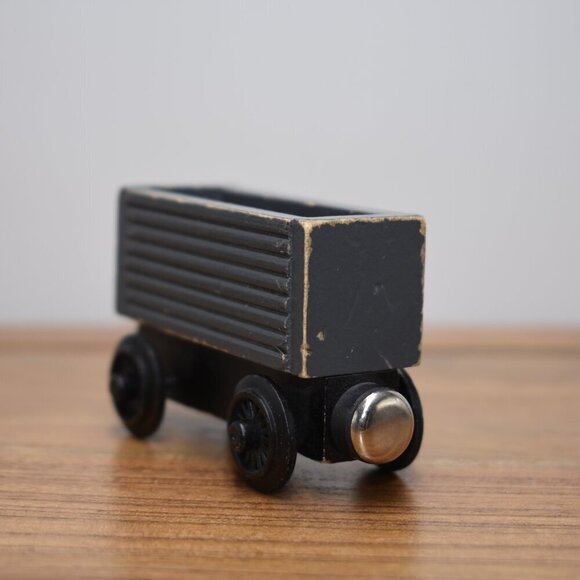 Thomas & Friends Wooden Railway Gray Troublesome Truck Flat Magnet Staples 92-93 - Picture 4 of 7